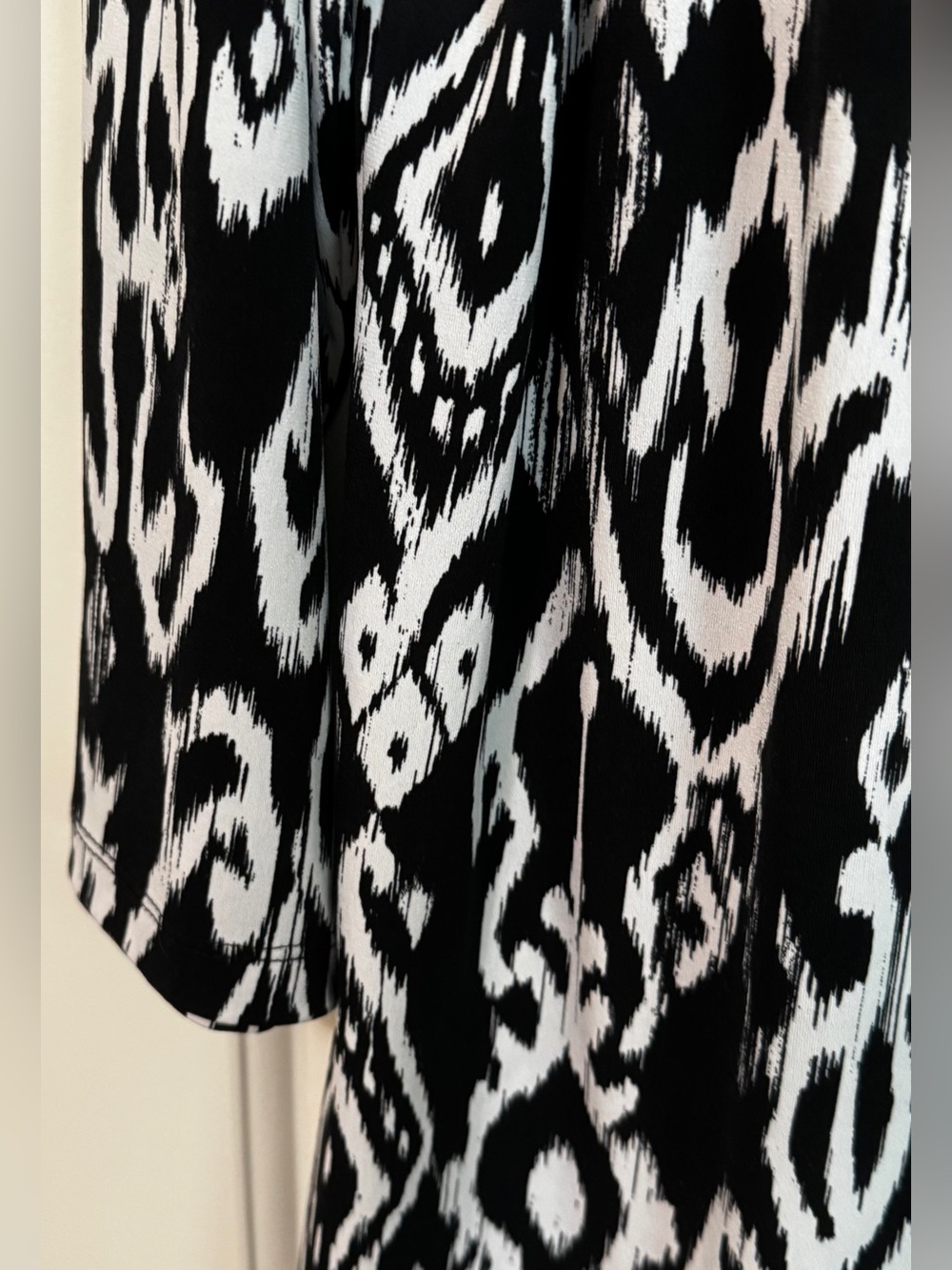 JM Collection Embellished Ikat Print Tunic Top Black White Medium - Picture 7 of 10